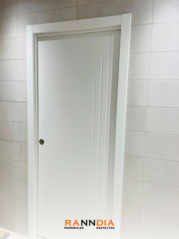 Puerta de interior modelo 10 en Armarios Torre del Mar