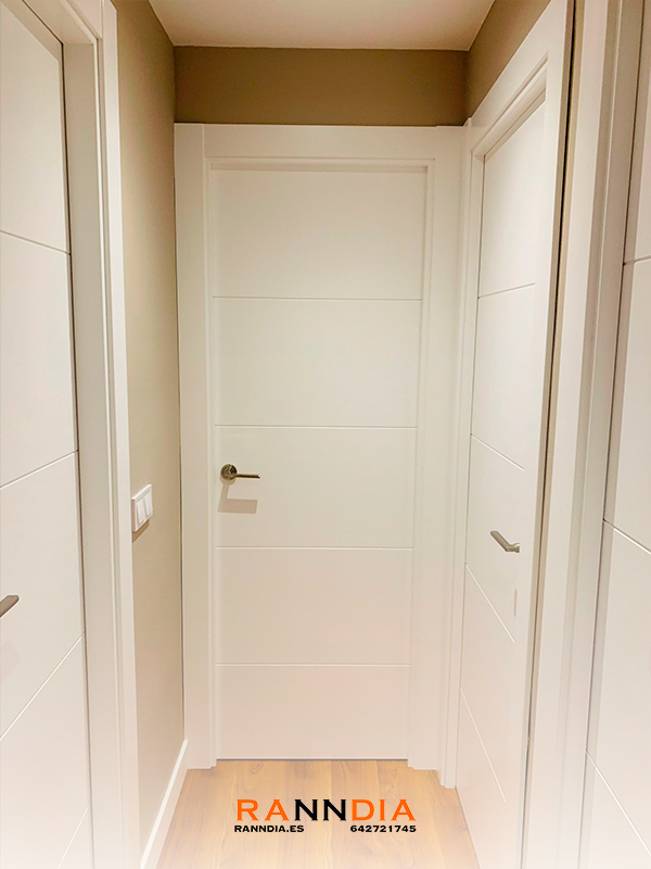 Puerta de interior modelo 17 en Armarios Torre del Mar