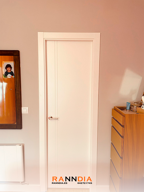 Puerta de interior modelo 9 en Armarios Torre del Mar